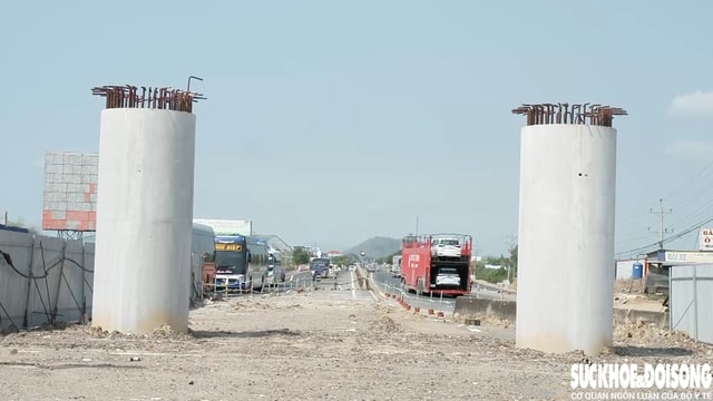 Thi công ì cạch, cầu vượt nối Quốc lộ 1 ở Lâm Đồng chậm tiến độ, dân khổ vì bụi- Ảnh 2. Thi công ì cạch, cầu vượt nối Quốc lộ 1 ở Lâm Đồng chậm tiến độ, dân khổ vì bụi- Ảnh 2.