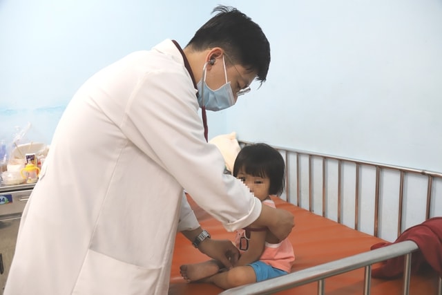 Tay chân miệng vượt ngưỡng cảnh báo, TPHCM tăng cường phòng dịch- Ảnh 1. Tay chân miệng vượt ngưỡng cảnh báo, TPHCM tăng cường phòng dịch- Ảnh 1.