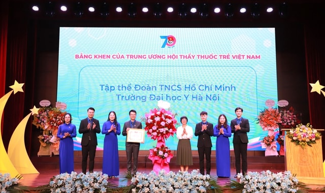 Thế hệ thầy thuốc trẻ cần biết làm chủ công nghệ và thấu hiểu con người- Ảnh 6.