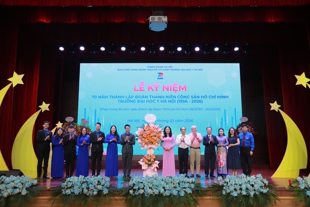 Thế hệ thầy thuốc trẻ cần biết làm chủ công nghệ và thấu hiểu con người- Ảnh 2.