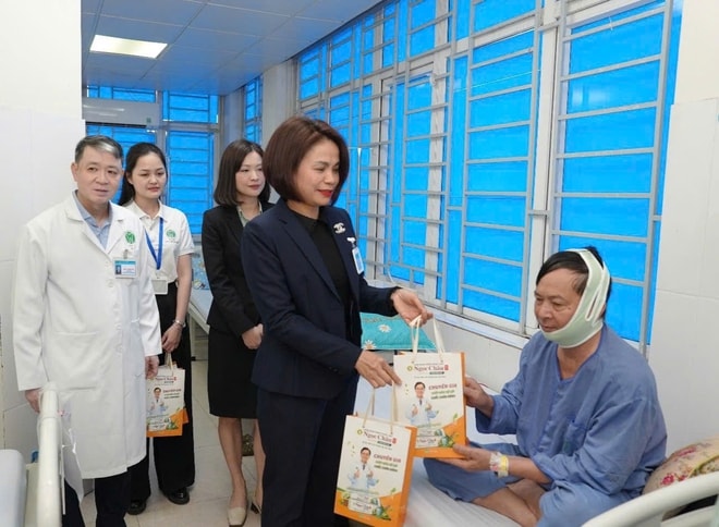 Phát huy vai trò công tác xã hội bệnh viện: Hướng tới chăm sóc toàn diện, lấy người bệnh làm trung tâm- Ảnh 3. Phát huy vai trò công tác xã hội bệnh viện: Hướng tới chăm sóc toàn diện, lấy người bệnh làm trung tâm- Ảnh 3.