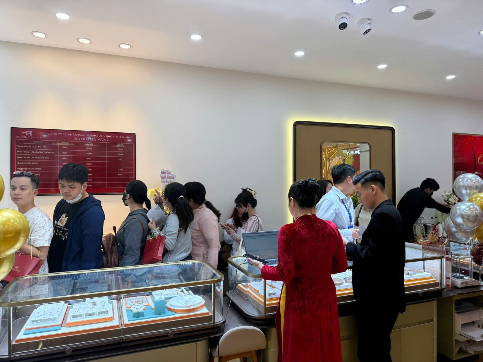 Giá vàng trong nước và thế giới đồng loạt quay đầu giảm trong chiều 26/3- Ảnh 2.