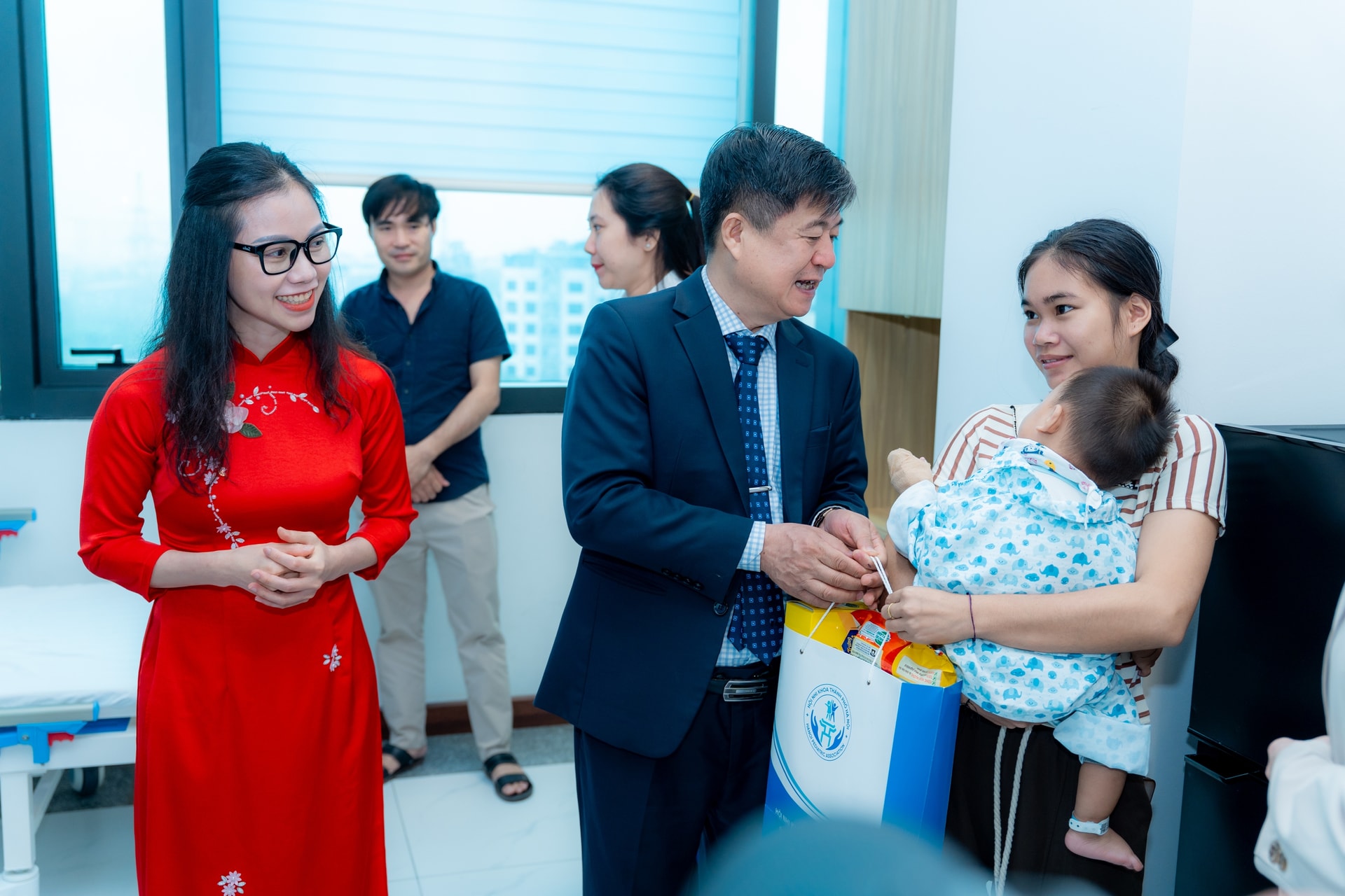 Gia tăng trẻ mắc dị tật khe hở môi-vòm miệng, Thủ đô lập Trung tâm điều trị, chăm sóc hiện đại- Ảnh 4. Gia tăng trẻ mắc dị tật khe hở môi-vòm miệng, Thủ đô lập Trung tâm điều trị, chăm sóc hiện đại- Ảnh 4.