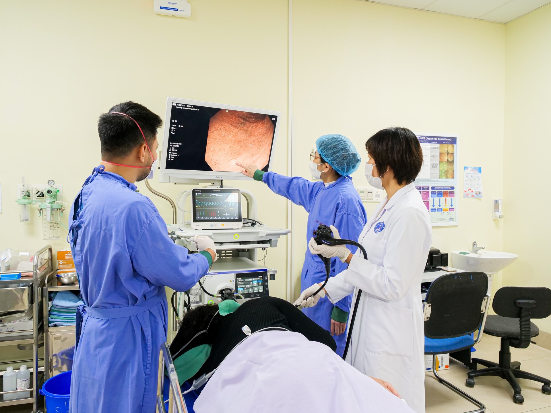 Bệnh viện K ứng dụng hệ thống siêu âm nội soi phóng đại x150 lần, tạo đột phá về tầm soát, điều trị ung thư- Ảnh 1. Bệnh viện K ứng dụng hệ thống siêu âm nội soi phóng đại x150 lần, tạo đột phá về tầm soát, điều trị ung thư- Ảnh 1.