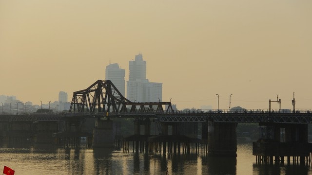 Cấm phương tiện qua cầu Long Biên 60 ngày, người dân di chuyển thế nào?- Ảnh 2.