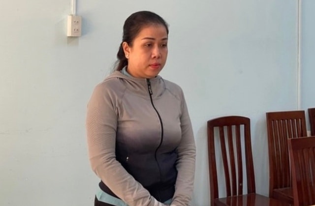 Cầm bình xịt hơi cay và dao bấm 'giải cứu' chồng, người vợ đâm thương tích đối phương- Ảnh 1.