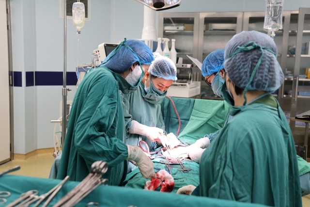 Người phụ nữ có khối u to như thai 7 tháng, nhiều bệnh nguy hiểm- Ảnh 2. Người phụ nữ có khối u to như thai 7 tháng, nhiều bệnh nguy hiểm- Ảnh 2.