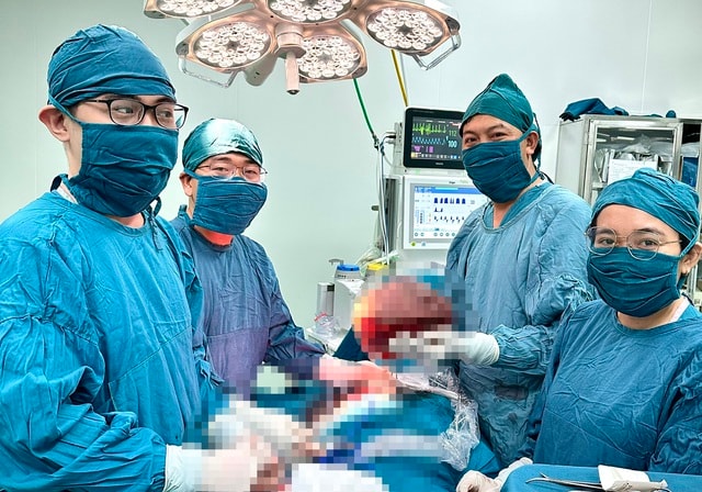 Bệnh viện tuyến tỉnh phẫu thuật thành công ca u vú hiếm gặp, kích thước 'khủng'- Ảnh 1.