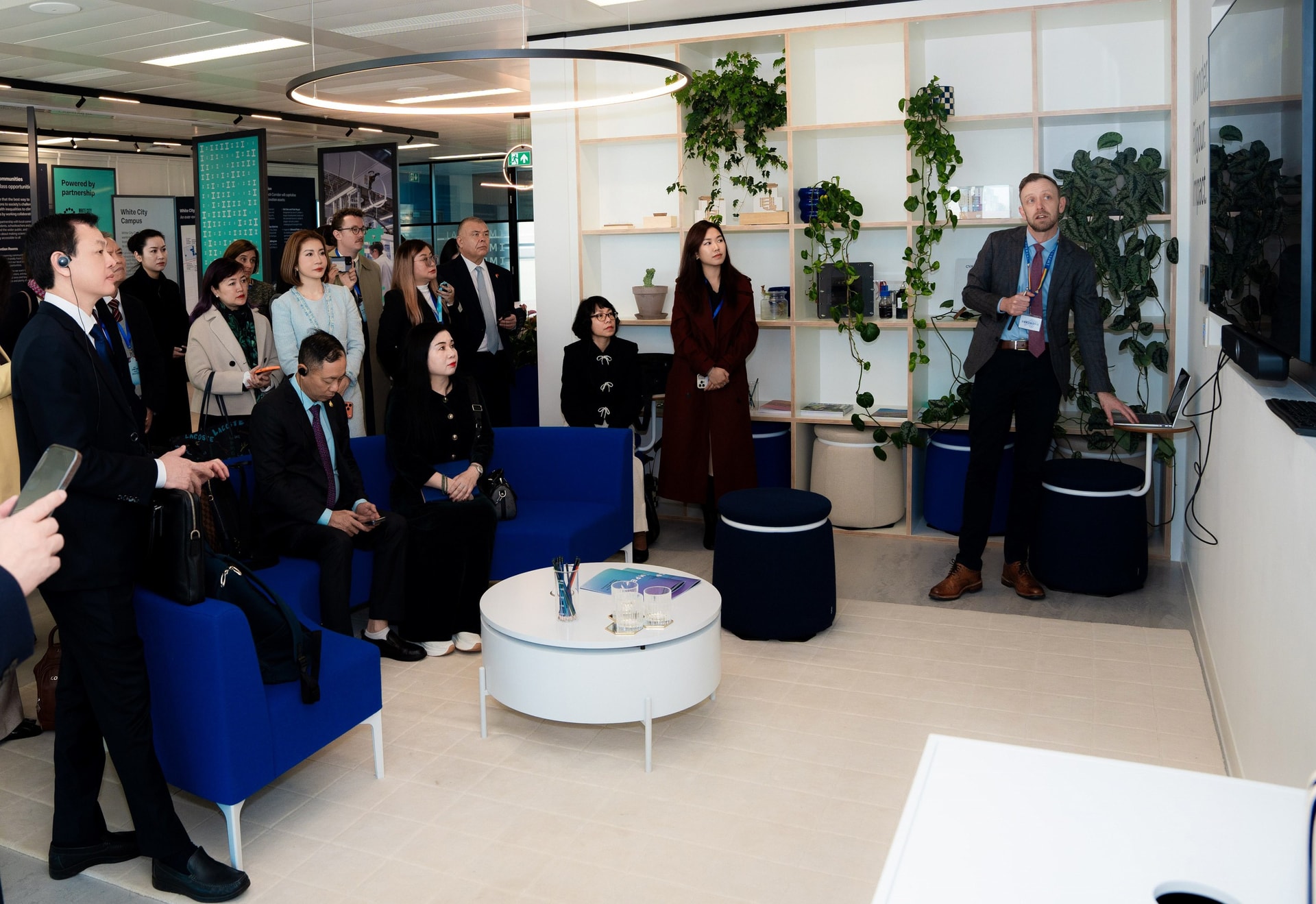 Việt Nam - Vương quốc Anh tăng cường trao đổi kinh nghiệm trong chăm sóc y tế dự phòng- Ảnh 3. Việt Nam - Vương quốc Anh tăng cường trao đổi kinh nghiệm trong chăm sóc y tế dự phòng- Ảnh 3.