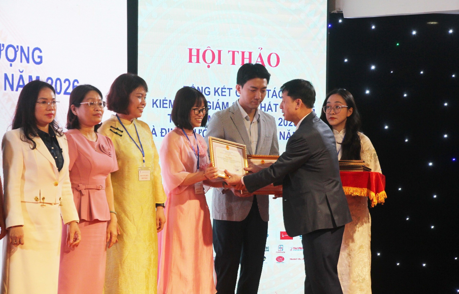 Kiểm nghiệm thuốc, mỹ phẩm vượt kế hoạch với hơn 41.000 mẫu- Ảnh 3. Kiểm nghiệm thuốc, mỹ phẩm vượt kế hoạch với hơn 41.000 mẫu- Ảnh 3.