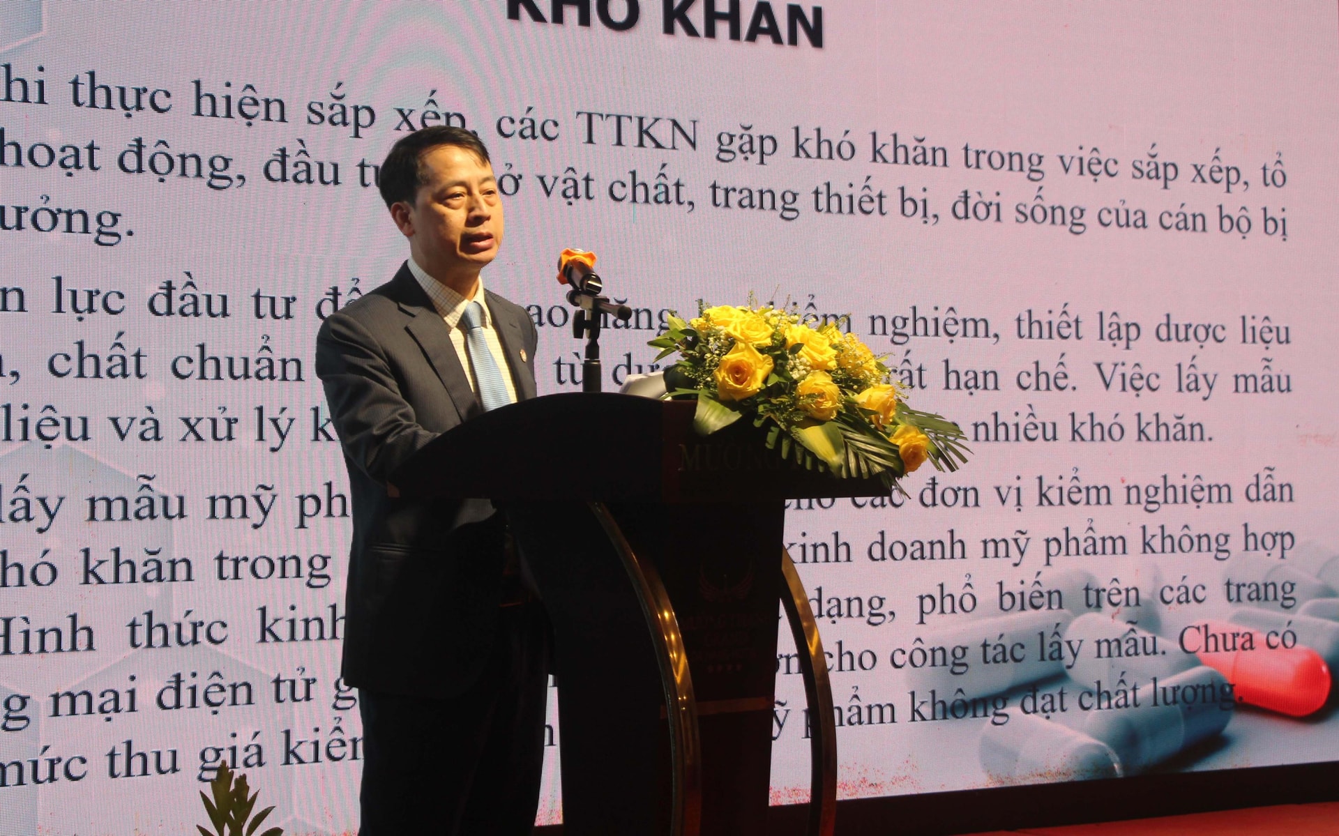 Kiểm nghiệm thuốc, mỹ phẩm vượt kế hoạch với hơn 41.000 mẫu- Ảnh 2. Kiểm nghiệm thuốc, mỹ phẩm vượt kế hoạch với hơn 41.000 mẫu- Ảnh 2.