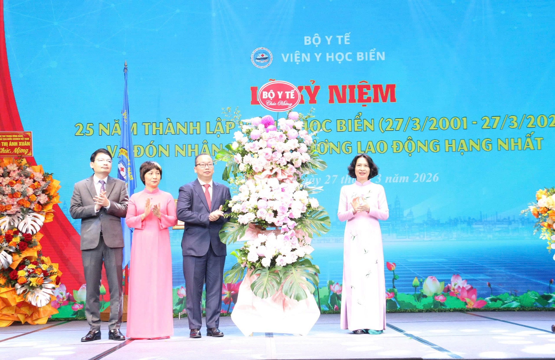 Viện Y học biển kỷ niệm 25 năm thành lập, đón nhận Huân chương Lao động hạng Nhất- Ảnh 1.