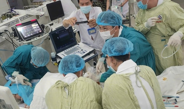 Bệnh viện đầu tiên tại Việt Nam áp dụng E-CPR trong cấp cứu ngừng tim- Ảnh 2. Bệnh viện đầu tiên tại Việt Nam áp dụng E-CPR trong cấp cứu ngừng tim- Ảnh 2.