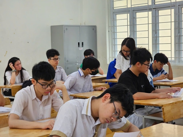 Chi tiết các mức cộng điểm 'tiếp sức' sĩ tử vào lớp 10 Hà Nội- Ảnh 1. Chi tiết các mức cộng điểm 'tiếp sức' sĩ tử vào lớp 10 Hà Nội- Ảnh 1.