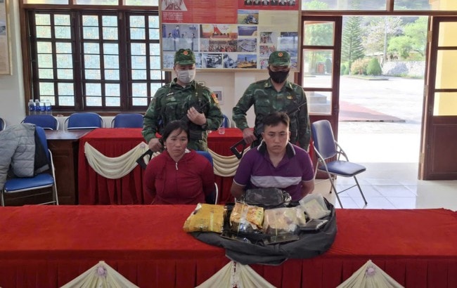 Đôi nam nữ bị bắt khi chở gần 3kg ma túy đá ở Lào Cai- Ảnh 1.