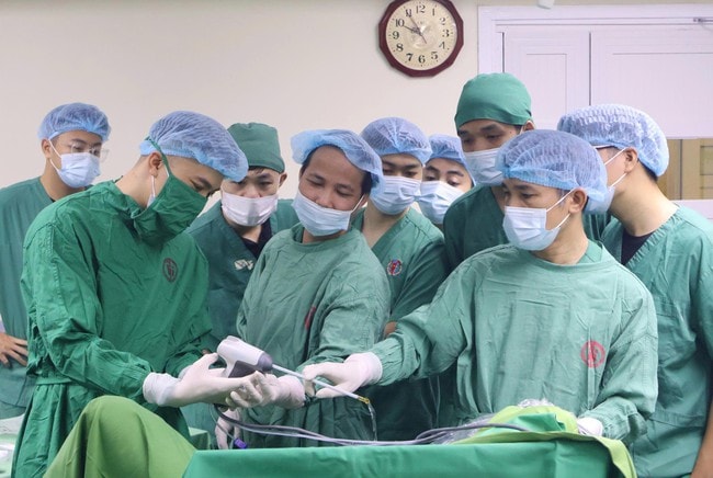 Lần đầu triển khai kỹ thuật Rezum điều trị bệnh tiền liệt tuyến tại Quảng Ninh- Ảnh 4. Lần đầu triển khai kỹ thuật Rezum điều trị bệnh tiền liệt tuyến tại Quảng Ninh- Ảnh 4.