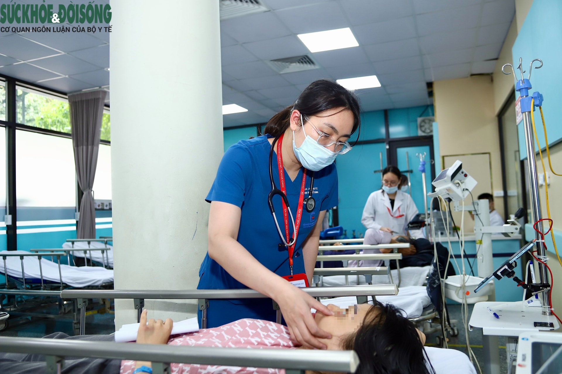 Sau cánh cửa cấp cứu (3): Những người chọn ở lại nơi áp lực nhất- Ảnh 2.