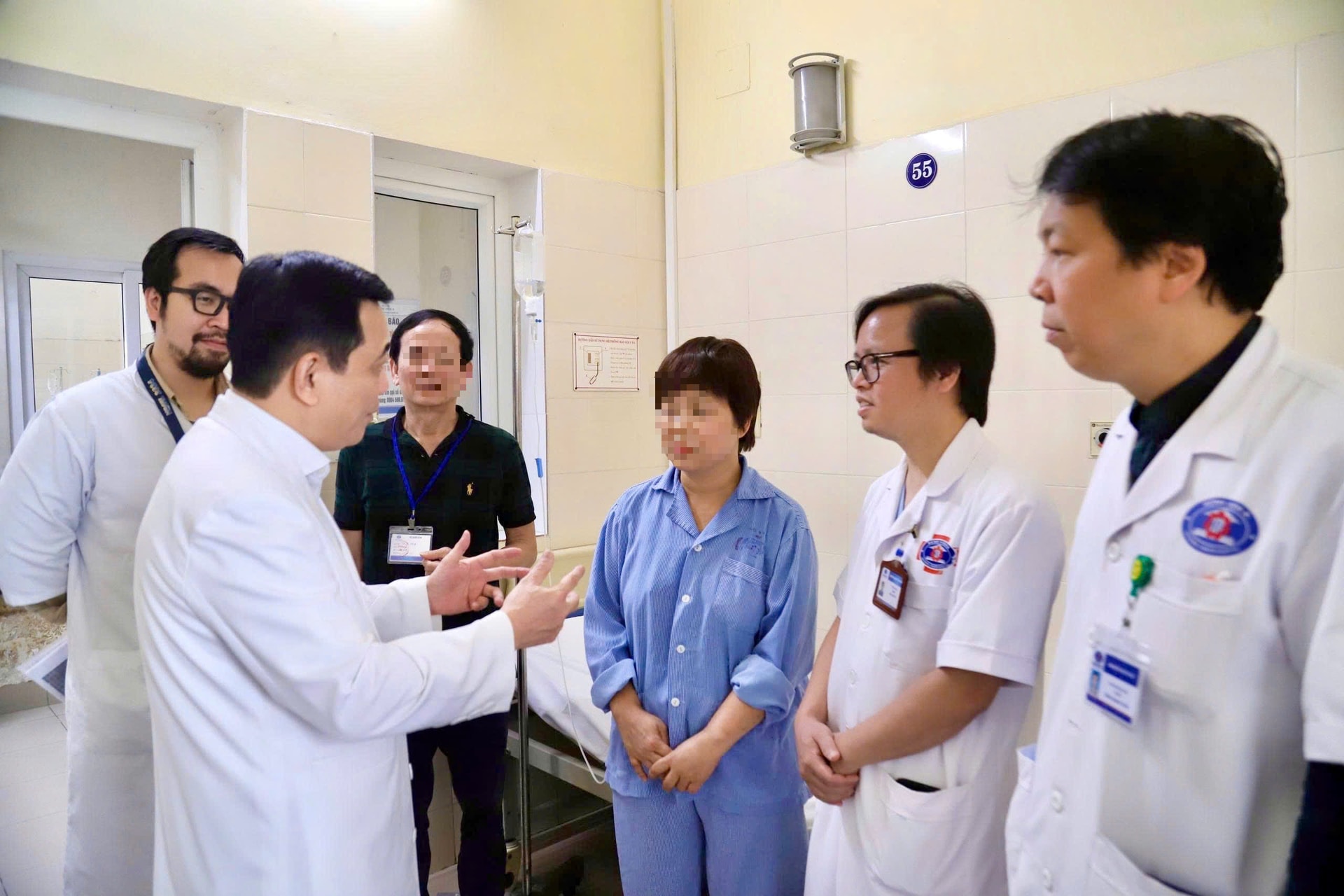 Hành trình 10 năm chiến đấu với ung thư và kỳ tích từ phẫu thuật robot- Ảnh 2. Hành trình 10 năm chiến đấu với ung thư và kỳ tích từ phẫu thuật robot- Ảnh 2.