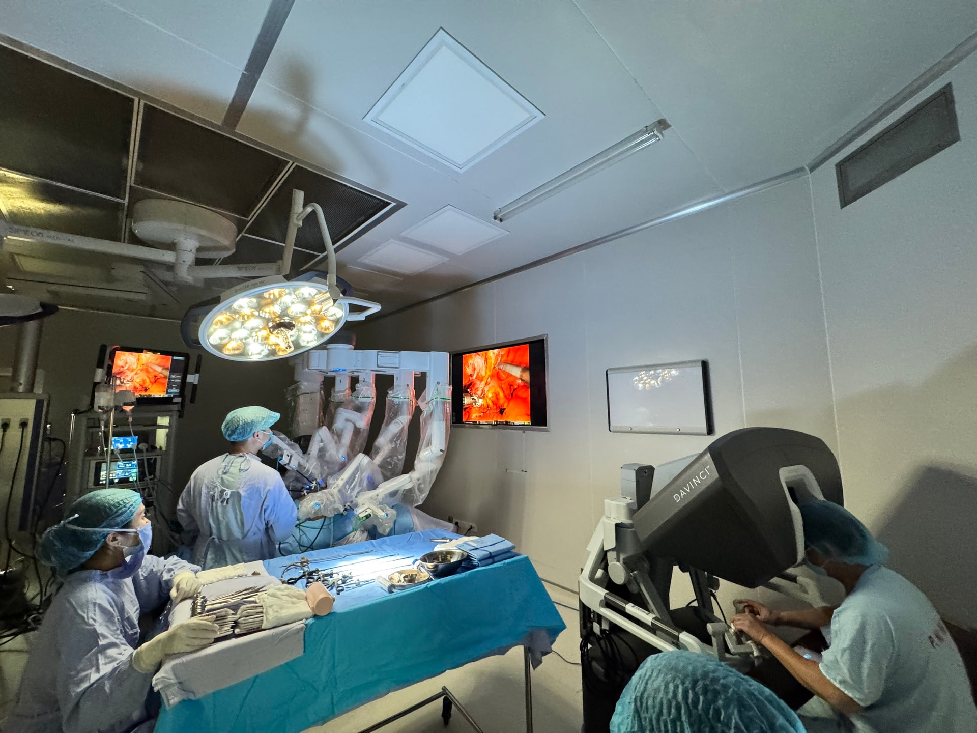 Hành trình 10 năm chiến đấu với ung thư và kỳ tích từ phẫu thuật robot- Ảnh 3. Hành trình 10 năm chiến đấu với ung thư và kỳ tích từ phẫu thuật robot- Ảnh 3.