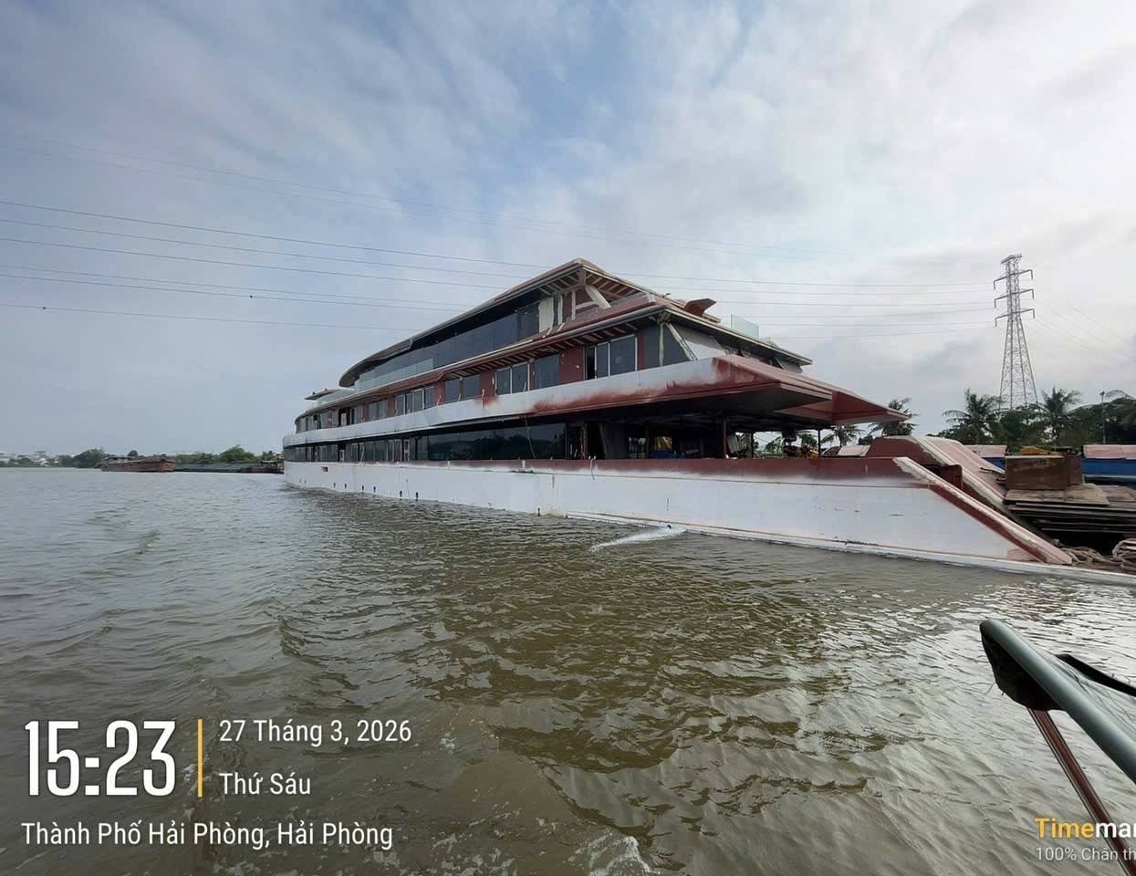 Bác tin đồn tàu du lịch mắc kẹt dưới gầm cầu Lãm Khê (Hải Phòng)- Ảnh 1.