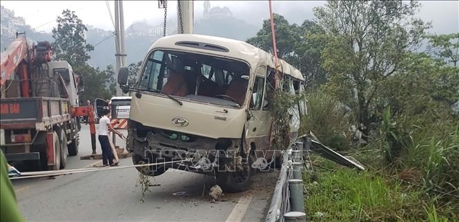 Khẩn trương khắc phục hậu quả vụ xe khách 29 chỗ lao xuống vực tại Tam Đảo- Ảnh 1.