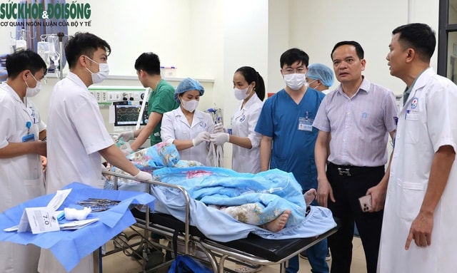 Xe 29 chỗ lao xuống vực ở Tam Đảo: Có 1 nạn nhân nữ bị thương rất nặng- Ảnh 2.