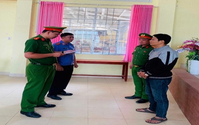 Giám đốc doanh nghiệp bị bắt vì sản xuất đường cát giả- Ảnh 1.