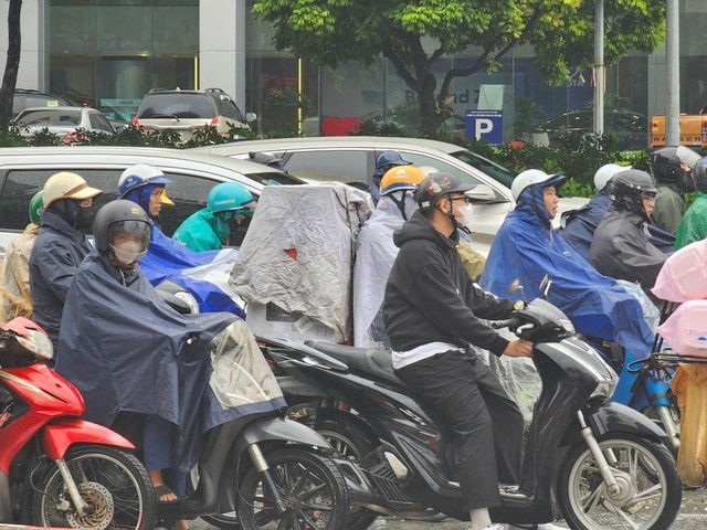 Vì sao hàng loạt tỉnh thành mưa dông kèm sấm sét sáng nay?- Ảnh 1.