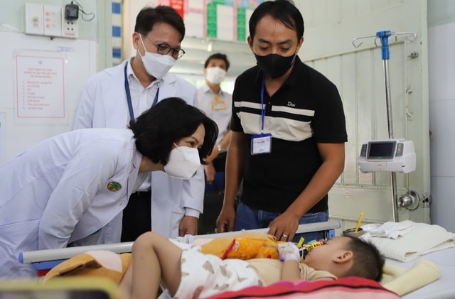 Thứ trưởng Nguyễn Thị Liên Hương: Tăng cường phòng chống tay chân miệng, chủ động ứng phó nguy cơ ‘dịch chồng dịch’- Ảnh 1.