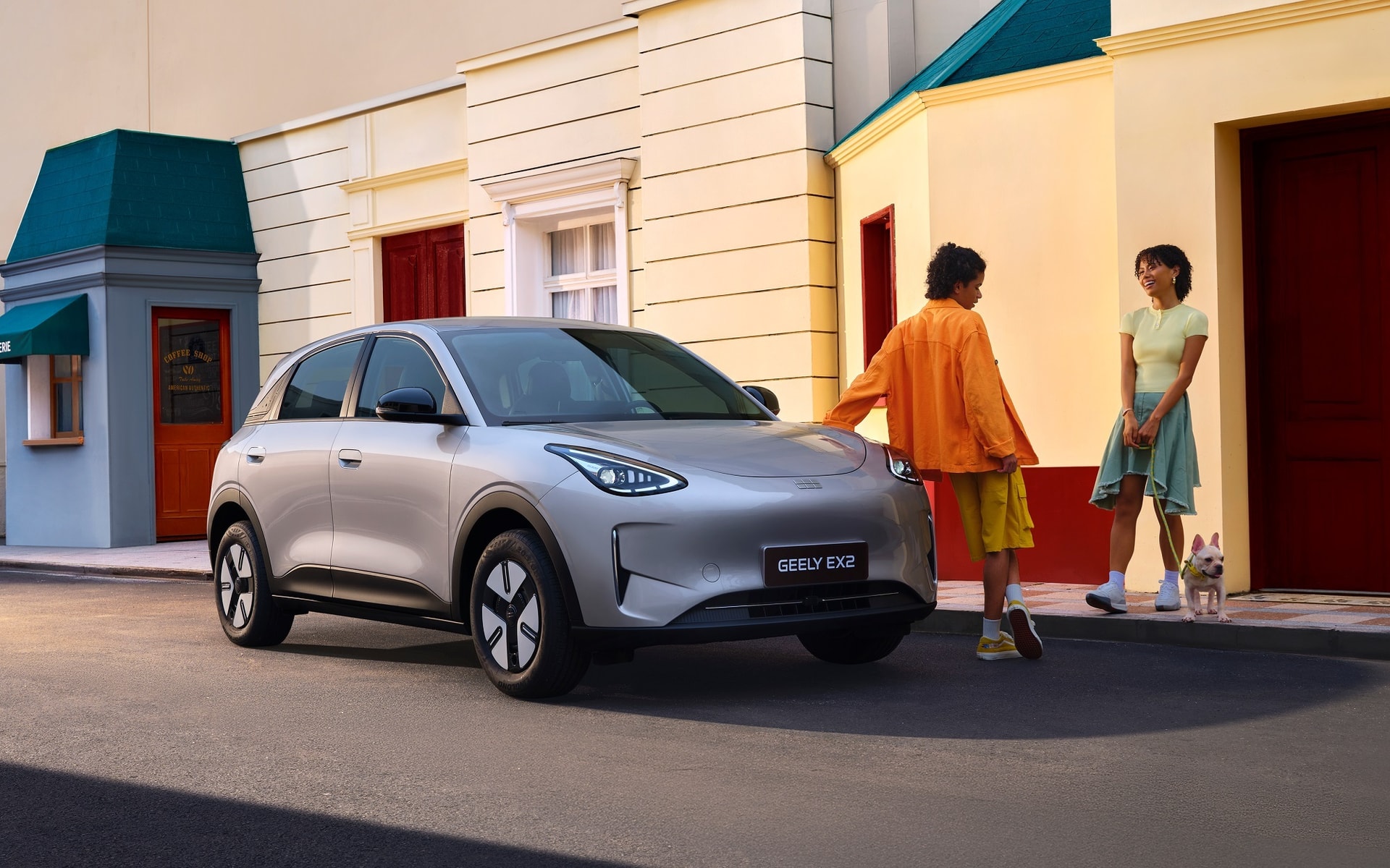 Geely EX2 và EX5 EM-i: Nhỏ gọn hiện đại, sạc đầy pin đổ đầy xăng đi 1.800 km - 2