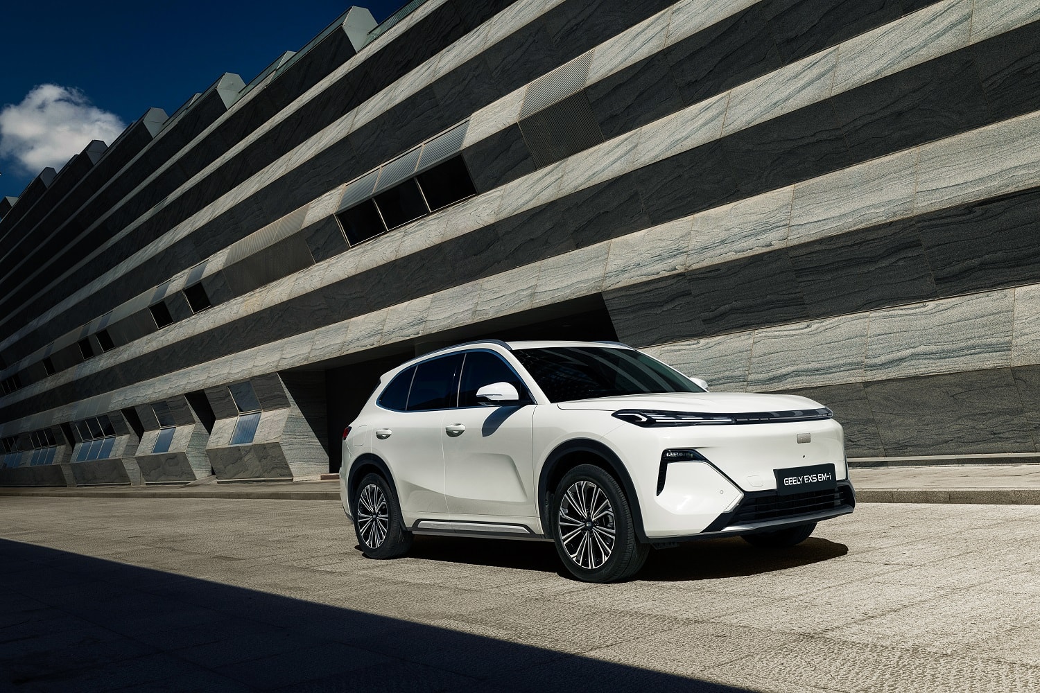 Geely EX2 và EX5 EM-i: Nhỏ gọn hiện đại, sạc đầy pin đổ đầy xăng đi 1.800 km - 7