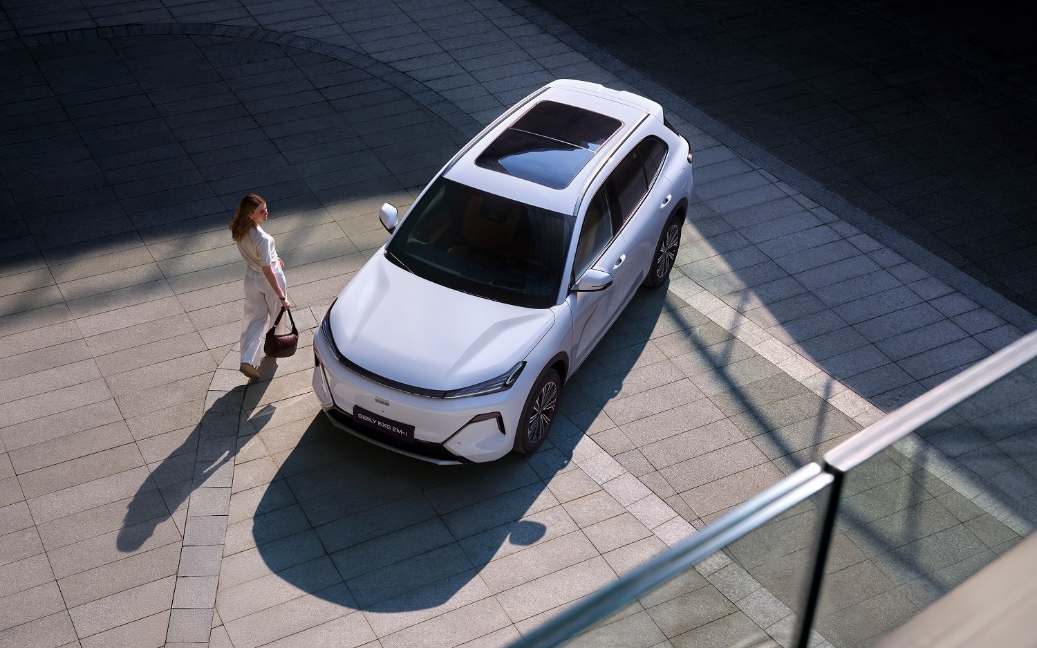 Geely EX2 và EX5 EM-i: Nhỏ gọn hiện đại, sạc đầy pin đổ đầy xăng đi 1.800 km - 8