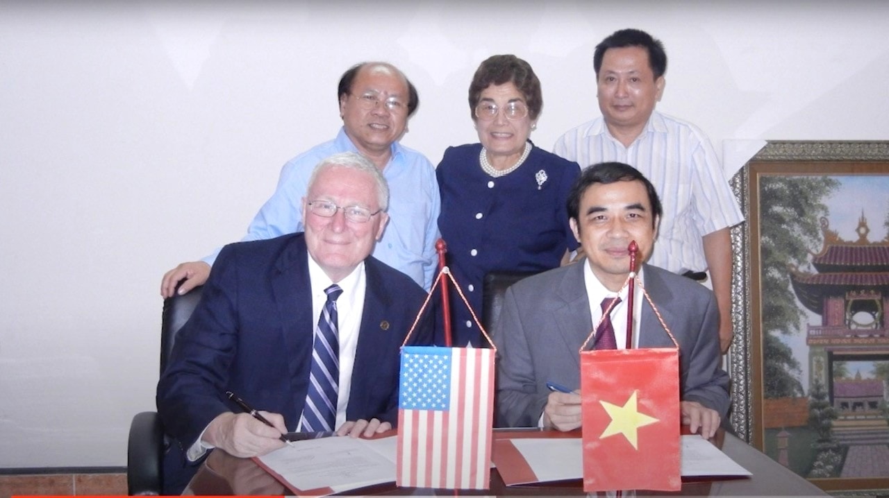 Hành trình 15 năm và giấc mơ đưa đào tạo y khoa hội nhập quốc tế- Ảnh 1. Hành trình 15 năm và giấc mơ đưa đào tạo y khoa hội nhập quốc tế- Ảnh 1.