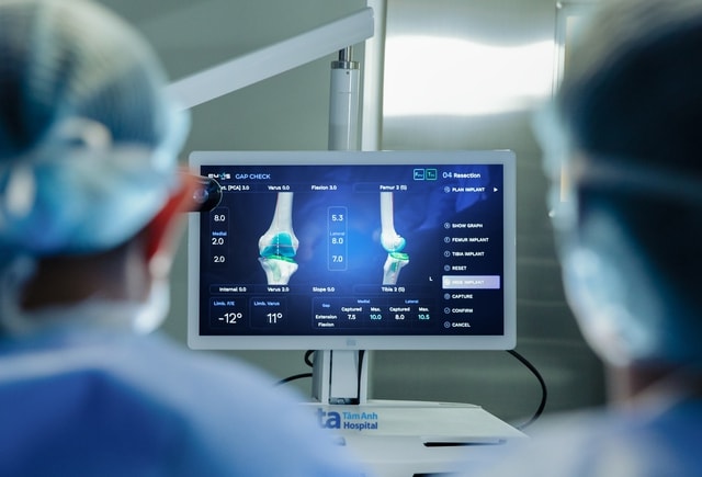 Việt Nam lần đầu có Robot AI thay khớp thế hệ mới, tăng cao hiệu quả và an toàn- Ảnh 2.