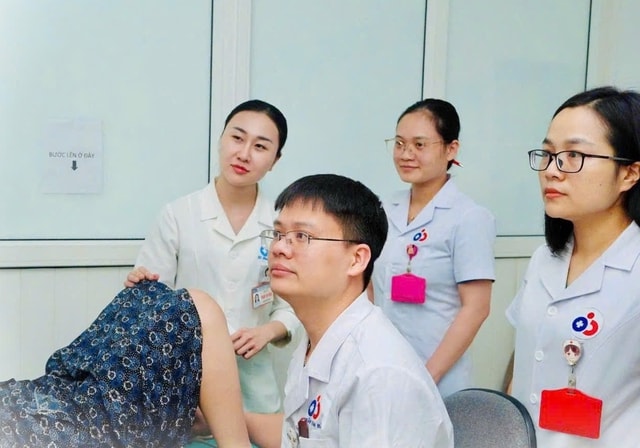 25 năm không kiểm tra, vòng tránh thai lạc sâu vào tử cung- Ảnh 1. 25 năm không kiểm tra, vòng tránh thai lạc sâu vào tử cung- Ảnh 1.