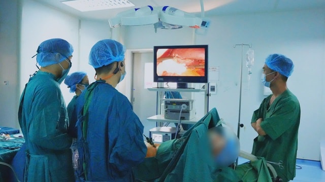 Cứu sống nam thanh niên mắc biến chứng hiếm gặp ở người trẻ- Ảnh 1.