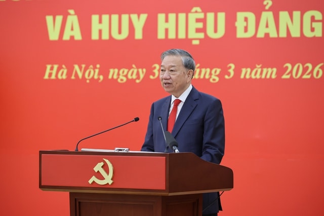 Tổng Bí thư Tô Lâm trao Huân chương Quân công hạng Nhất, Huy hiệu Đảng cho các lãnh đạo, nguyên lãnh đạo- Ảnh 5.