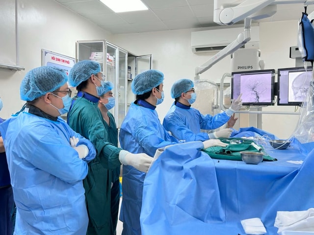 'Giải cứu' mắt lồi do rò động mạch cảnh xoang hang phức tạp bằng can thiệp nội mạch- Ảnh 5.