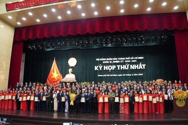 Bí thư Thành ủy TPHCM: Đại biểu HĐND phải gần dân, nói đúng tiếng nói của dân- Ảnh 2.