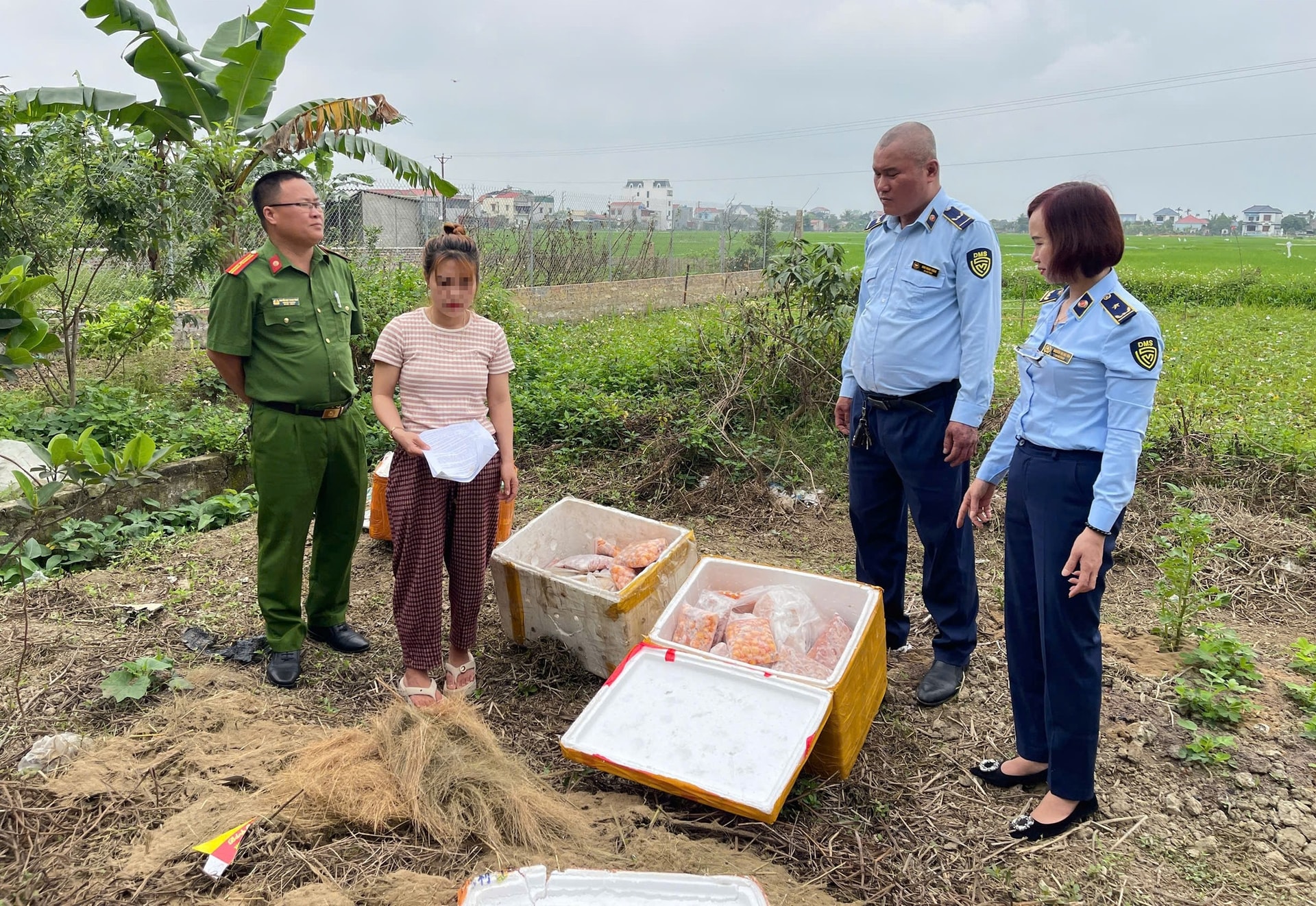 Bán hàng tạ thực phẩm đông lạnh trên Facebook nhưng không rõ nguồn gốc xuất xứ- Ảnh 4.