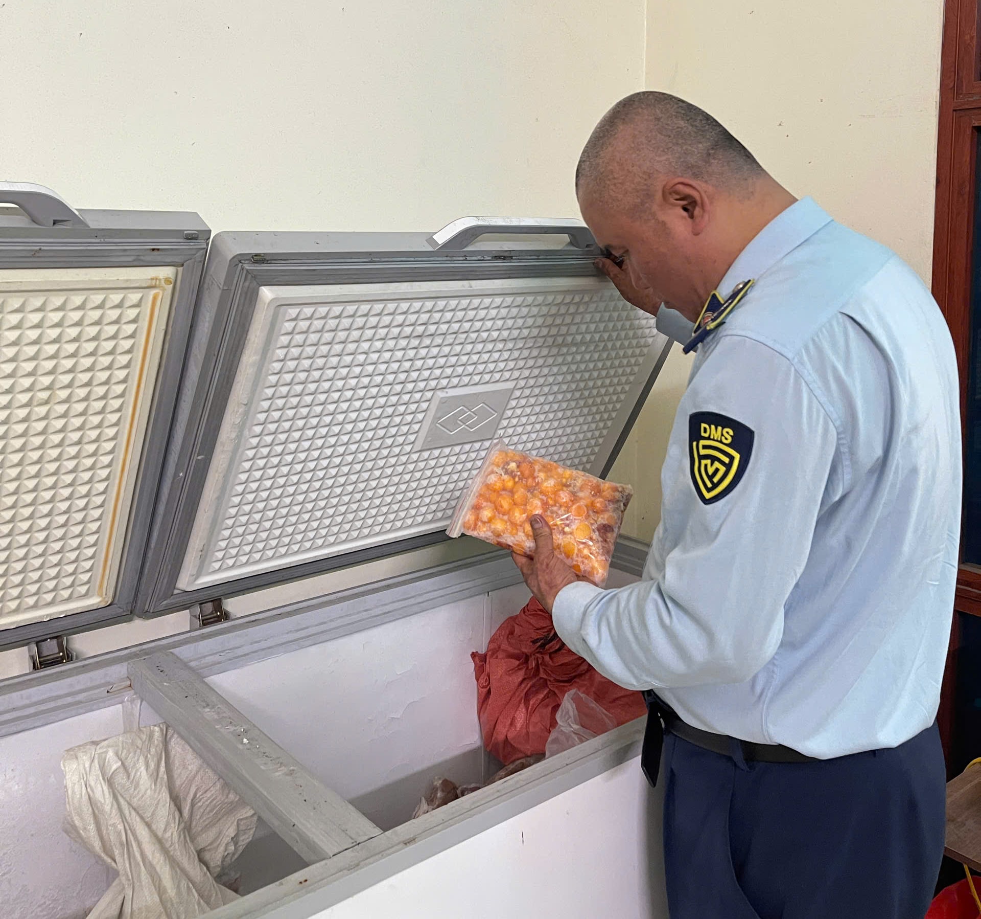 Bán hàng tạ thực phẩm đông lạnh trên Facebook nhưng không rõ nguồn gốc xuất xứ- Ảnh 3.