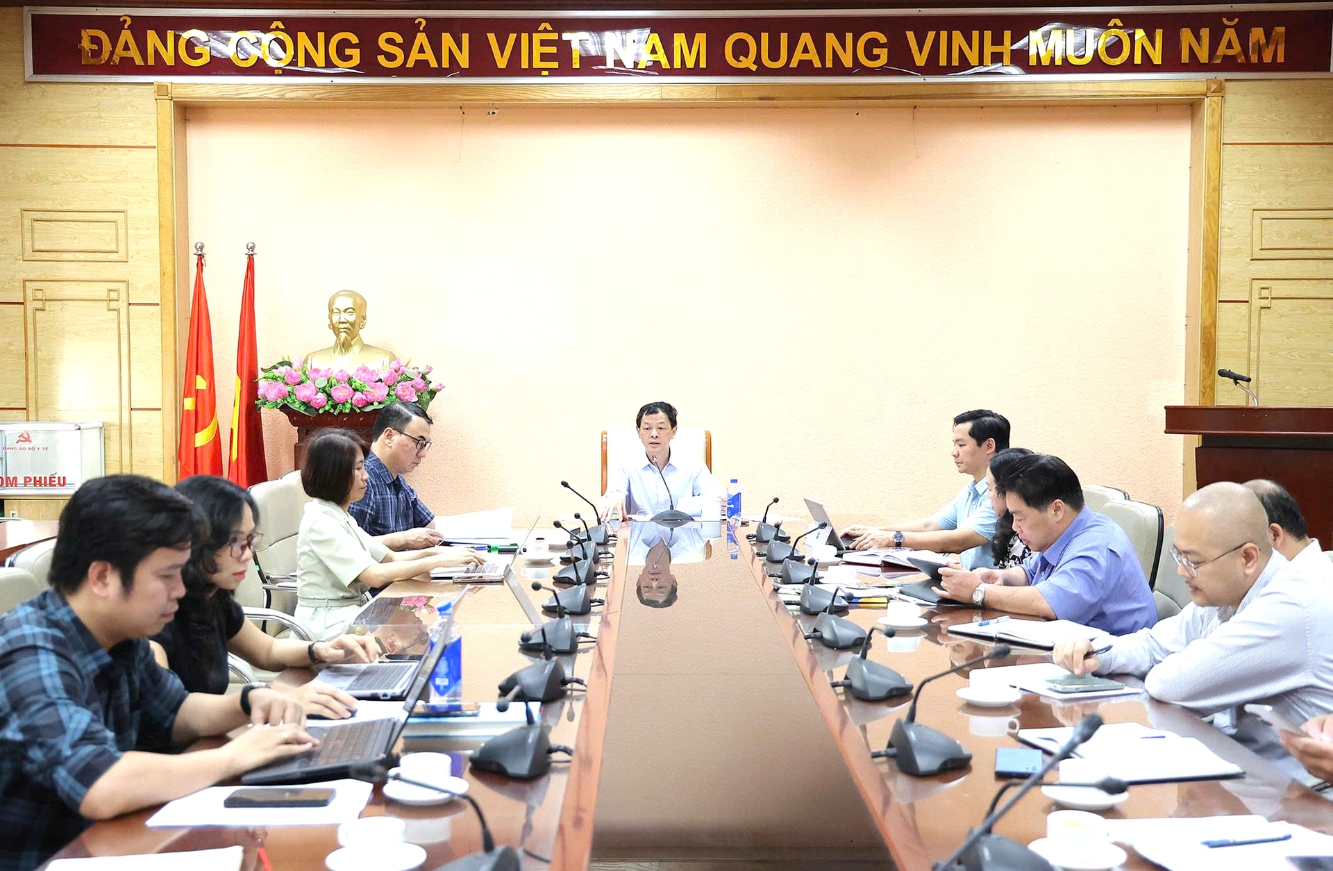 Không để kỹ thuật làm chậm chuyển đổi số y tế: Lãnh đạo Bộ Y tế siết tiến độ triển khai- Ảnh 6.