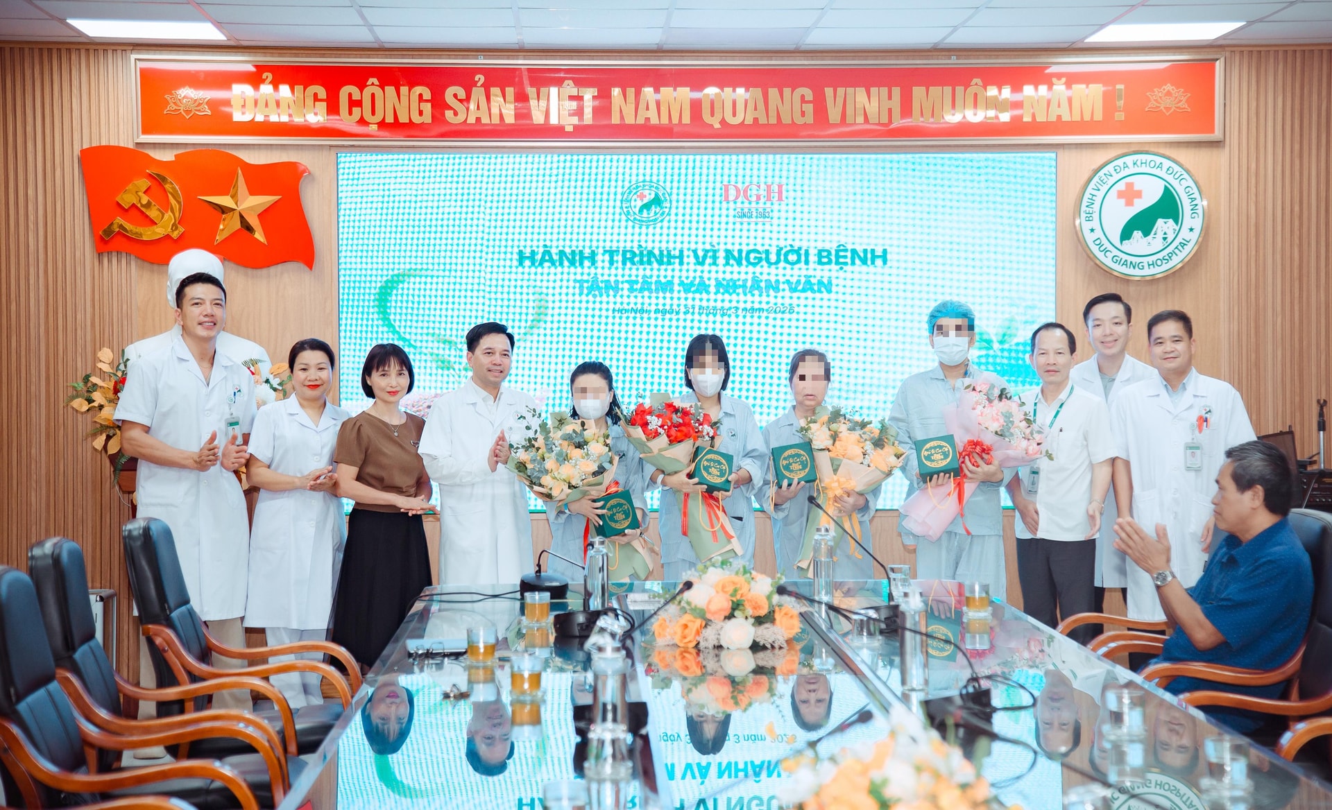 'Biến' người bệnh từ nguy cơ mù lòa đến sáng mắt: Bệnh viện Đức Giang làm chủ kỹ thuật ghép giác mạc- Ảnh 5. 'Biến' người bệnh từ nguy cơ mù lòa đến sáng mắt: Bệnh viện Đức Giang làm chủ kỹ thuật ghép giác mạc- Ảnh 5.