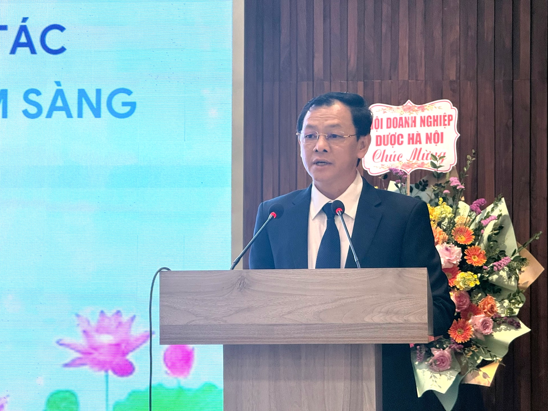 Chuyển đổi số trong dược bệnh viện: Nền tảng từ bệnh án điện tử, đơn thuốc điện tử đến ứng dụng AI- Ảnh 1.