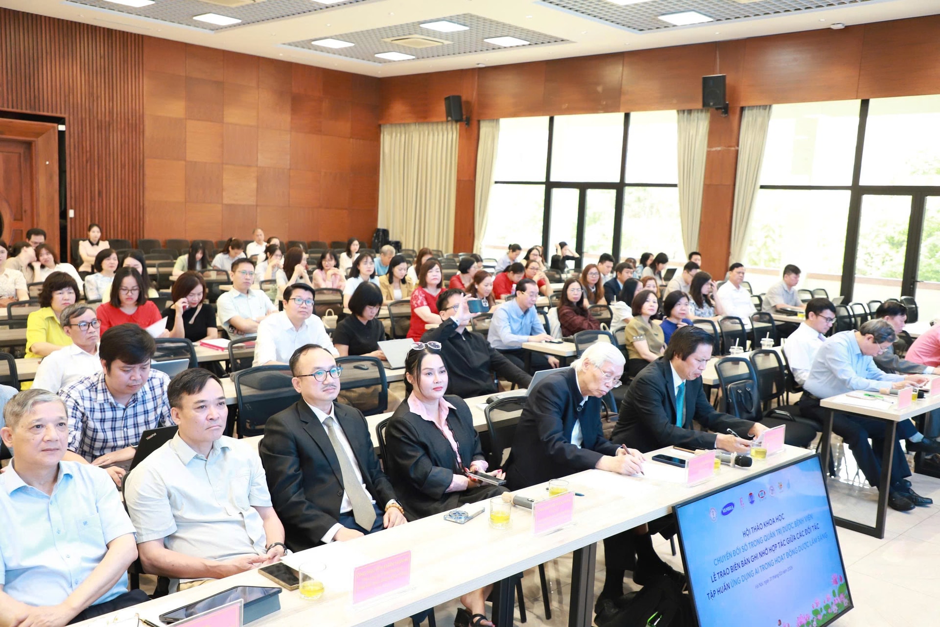 Chuyển đổi số trong dược bệnh viện: Nền tảng từ bệnh án điện tử, đơn thuốc điện tử đến ứng dụng AI- Ảnh 2.