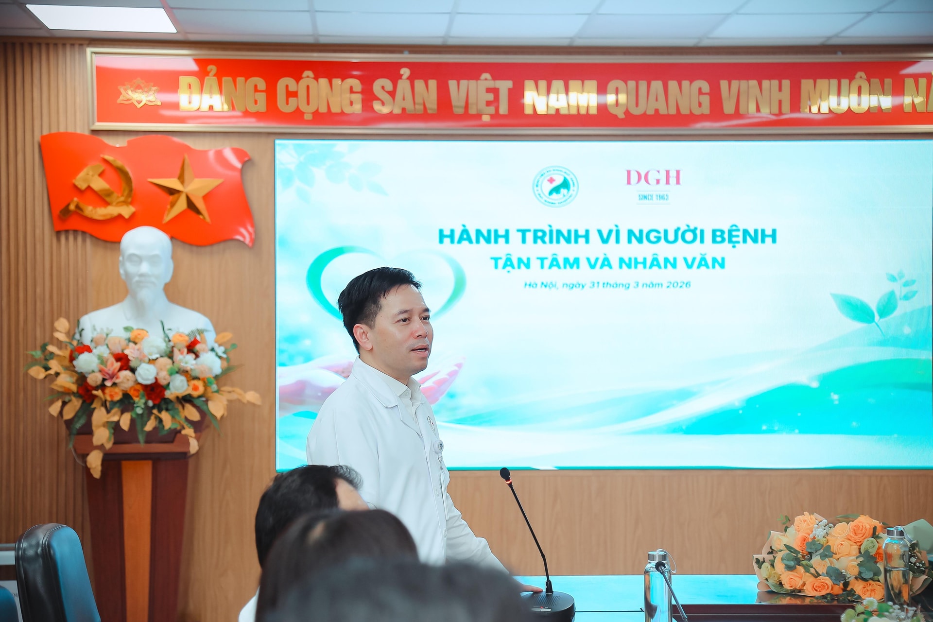 'Biến' người bệnh từ nguy cơ mù lòa đến sáng mắt: Bệnh viện Đức Giang làm chủ kỹ thuật ghép giác mạc- Ảnh 4. 'Biến' người bệnh từ nguy cơ mù lòa đến sáng mắt: Bệnh viện Đức Giang làm chủ kỹ thuật ghép giác mạc- Ảnh 4.