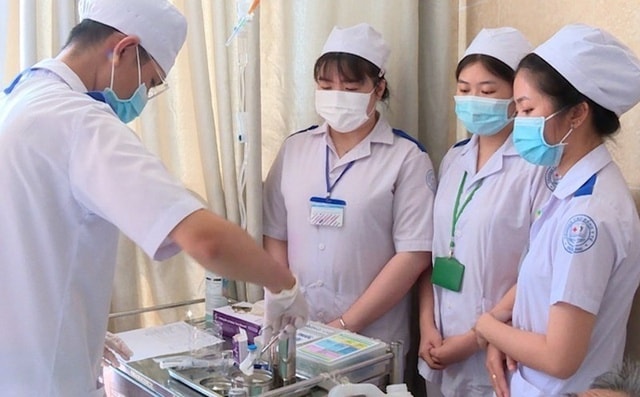 Cơ sở y tế được giữ tối thiểu 35% nguồn thu khi tăng lương  từ 1/7- Ảnh 1.