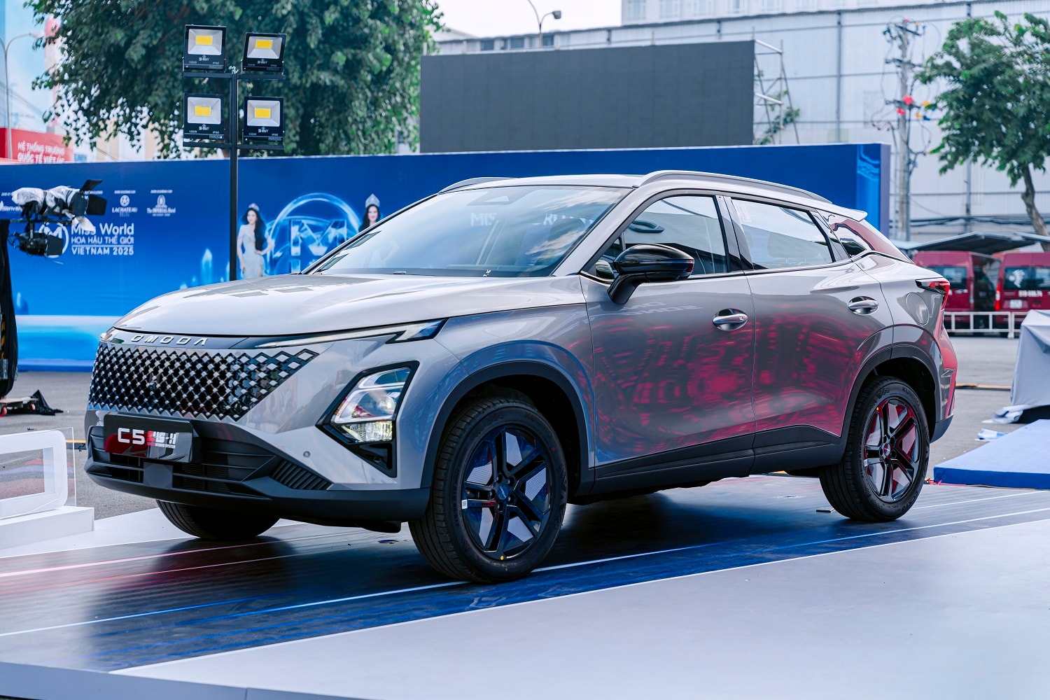 Omoda C5 SHS-H: SUV hybrid giá mềm tiết kiệm xăng, đấu Honda HR-V - 1