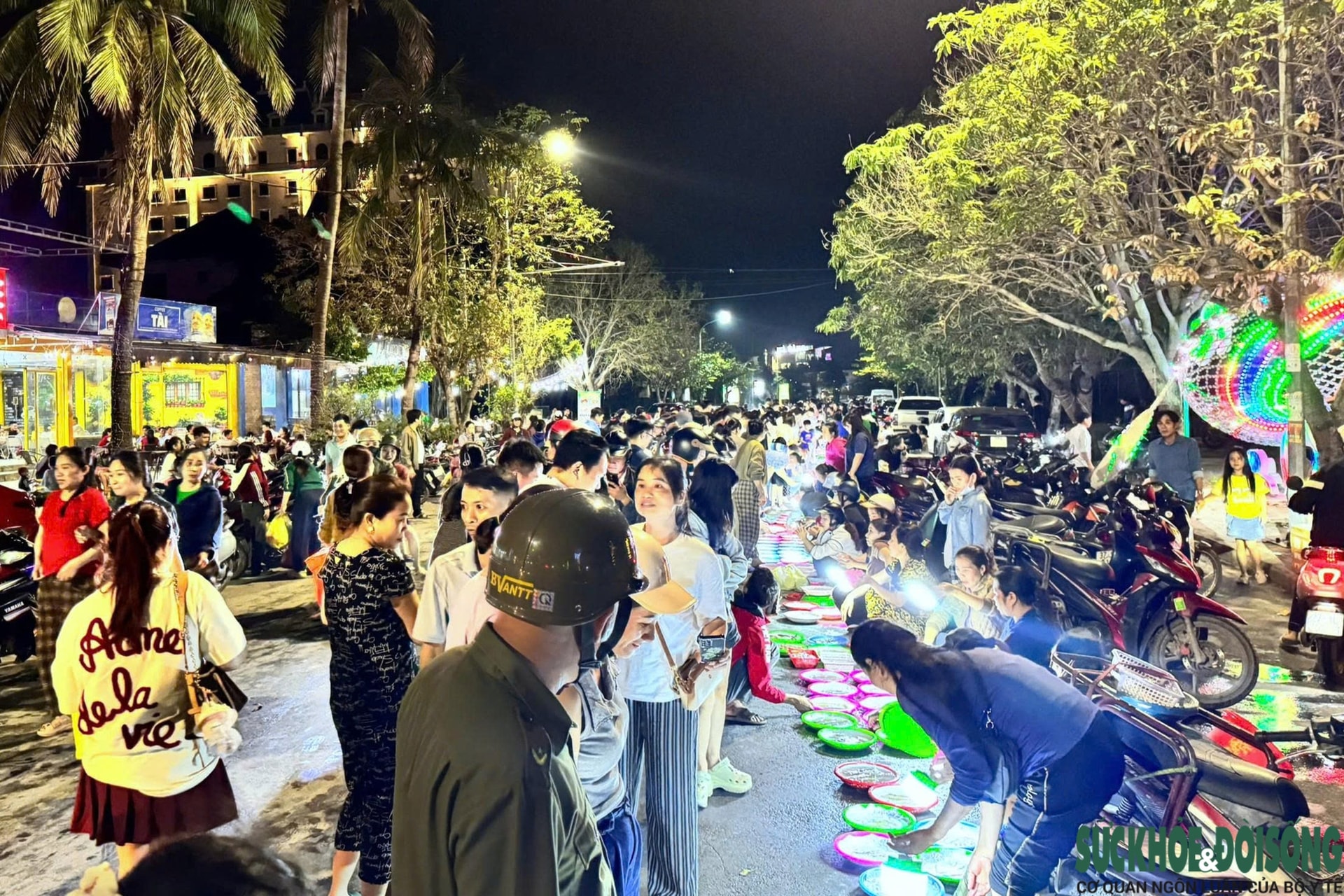 Chợ mực nháy đêm Cửa Lò: Bán không cân, khách vẫn nườm nượp- Ảnh 7. Chợ mực nháy đêm Cửa Lò: Bán không cân, khách vẫn nườm nượp- Ảnh 7.