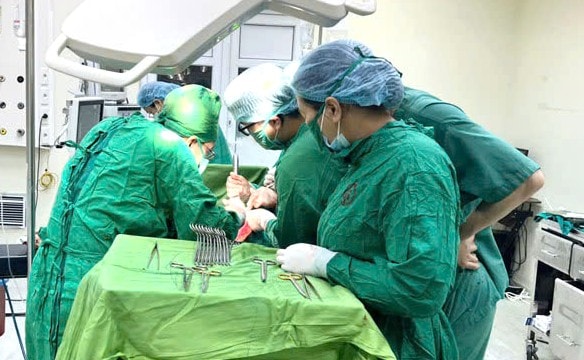 Cứu sống sản phụ mang thai 35 tuần tuổi vỡ lách, chảy máu ổ bụng sau cú ngã trong nhà tắm- Ảnh 1.